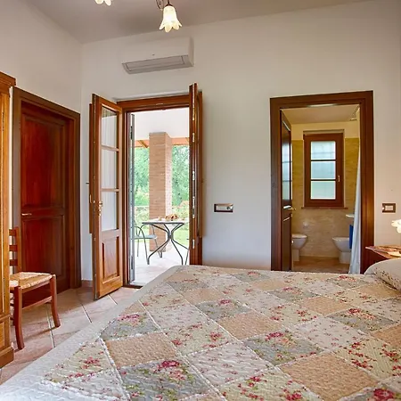 Agriturismo La Sosta Di Annibale Фермерский дом *
