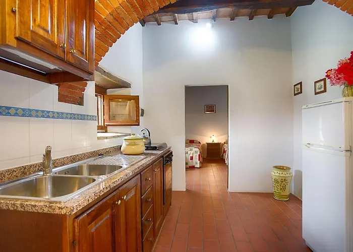 Agriturismo La Sosta Di Annibale Фермерский дом Туоро-суль-Тразимено